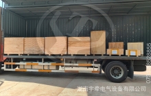 陜西一批礦用湘潭電機(jī)車(chē)配件裝車(chē)發(fā)往海外