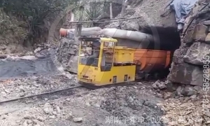 井下蓄電池電機(jī)車電源液面低應(yīng)該能直接加自來(lái)水嗎？