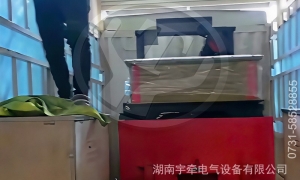 2.5噸鋰電蓄電池電機(jī)車及配件完成裝車發(fā)貨